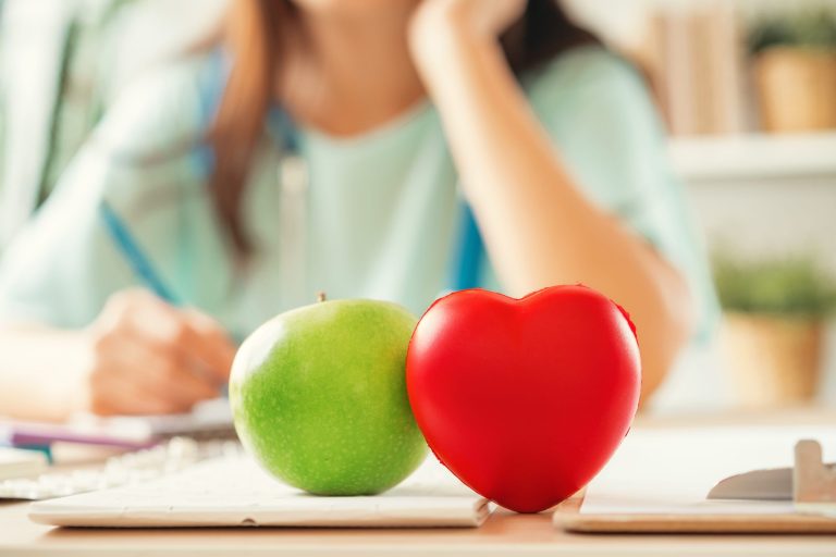 Lifestyle Changes That Improve Heart Health Naturally